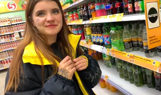 Русская телочка пришла к пикаперу, чтобы трахнуться...